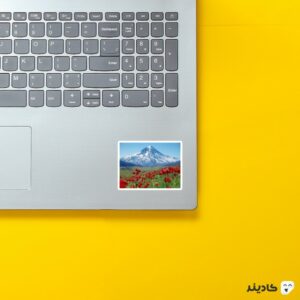 استیکر لپ تاپ قله زیبای دماوند روی لپتاپ