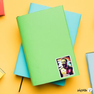 استیکر لپ تاپ طرح هنری هیگواین روی دفترچه