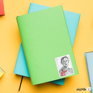 استیکر لپ تاپ نقاشی وین رونی روی دفترچه