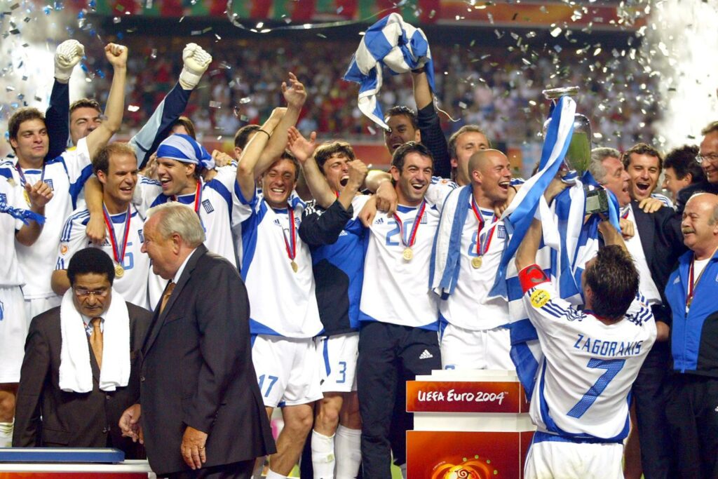 مسابقات یورو ۲۰۰۴ در کشور پرتغال برگزار شد. قهرمان این دوره از مسابقات کشور یونان شد. در این مسابقات هدایت یونان را آتورهاگل برعهده داشت.