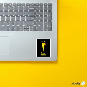 استیکر لپ تاپ پوستر لباس گادفادر رنگ زرد روی لپتاپ