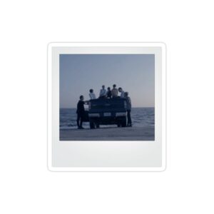 استیکر لپ تاپ گروه BTS - اعضای گروه در کنار دریا