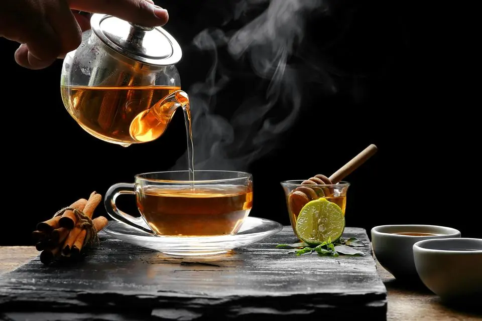 چای یکی از محبوب‌ترین نوشیدنی‌های مردم ایران است. کشت و صنعت چای در ایران قدمتی صدساله دارد و اکنون بخشی از فرهنگ کشور ما شده است.