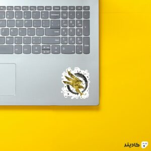 استیکر لپ تاپ جنرال - لوگوی زرد بازی روی لپتاپ