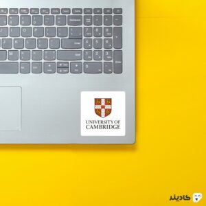 استیکر لپ تاپ استیکر علمی - لوگوی دانشگاه کمبریج روی لپتاپ