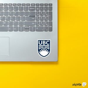 استیکر لپ تاپ استیکر علمی - لوگوی دانشگاه بریتیش کلمبیا روی لپتاپ