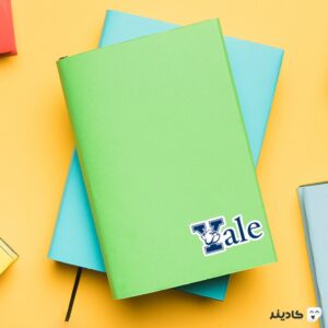 استیکر لپ تاپ استیکر علمی - لوگوی دانشگاه yale روی دفترچه