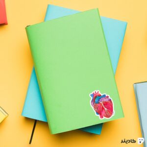 استیکر لپ تاپ استیکر لپ تاپ پزشکی - قلب رنگی روی دفترچه