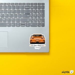 استیکر لپ تاپ شرکت porsche - پورشه GT3 نارنجی روی لپتاپ