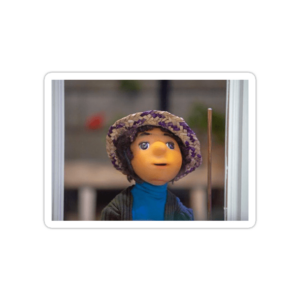 استیکر لپ تاپ سریال مهمونی - بچه بی‌ادب با کلاه بامزه!
