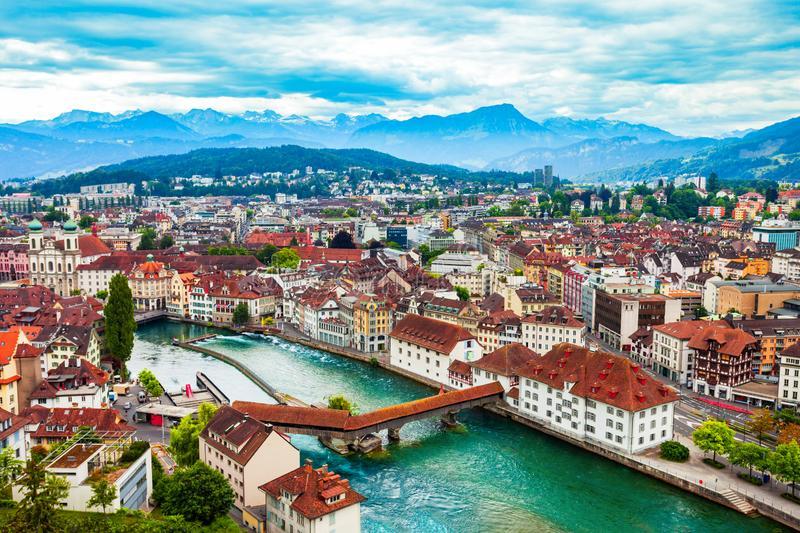 کشور سوئیس در قاره اروپا قرار دارد و گران‌ترین کشور اروپا است. شهر زوریخ که پرجمعیت‌ترین شهر سوئیس یکی از زیباترین شهرهای جهان است. 
