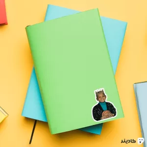 استیکر لپ تاپ لبران جیمز - لبران در کودکی روی دفترچه