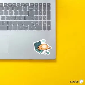 استیکر لپ تاپ استیکر لپ تاپ کول طوری - گربه در حال کد زدن روی لپتاپ