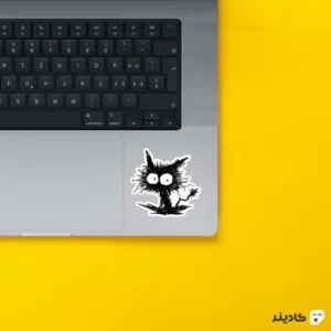 استیکر لپ تاپ سیاه و سفید - گربه روی لپتاپ