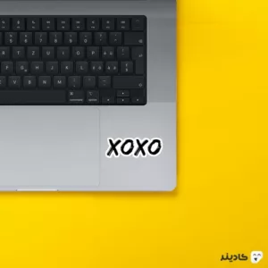 استیکر لپ تاپ سیاه و سفید - XOXO روی لپتاپ